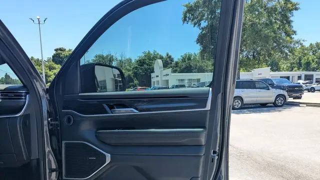 2024 Jeep Wagoneer Base