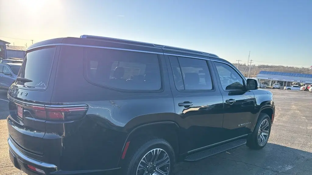 2025 Jeep Wagoneer Base
