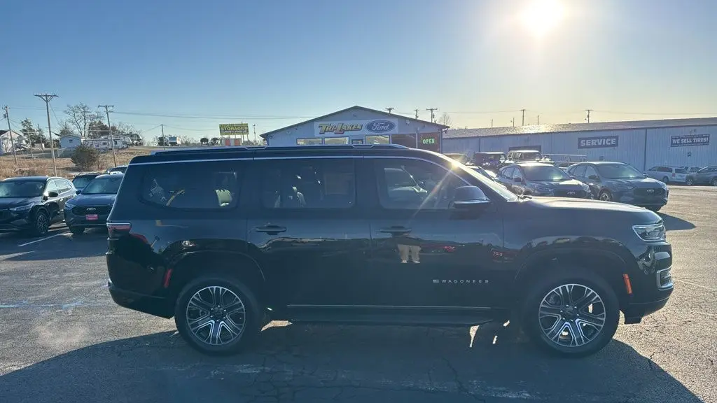 2025 Jeep Wagoneer Base
