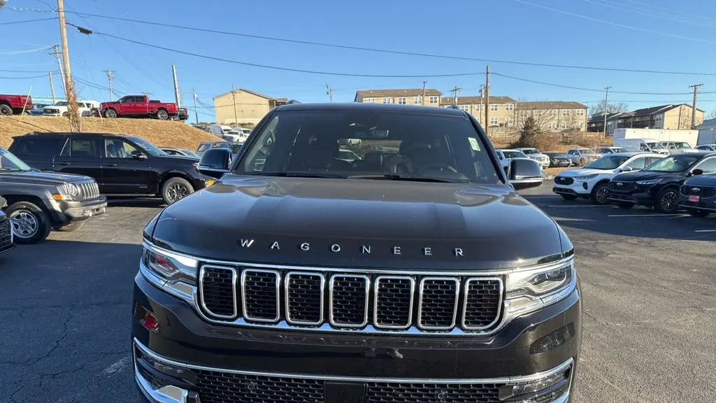 2025 Jeep Wagoneer Base
