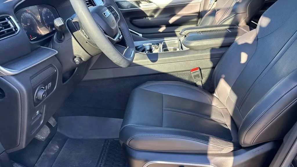 2025 Jeep Wagoneer Base