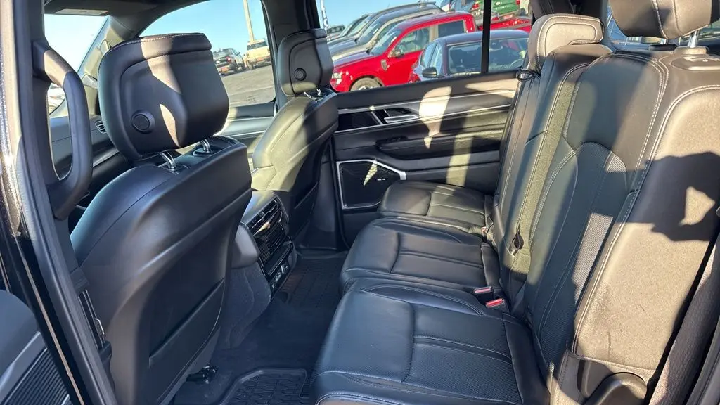2025 Jeep Wagoneer Base