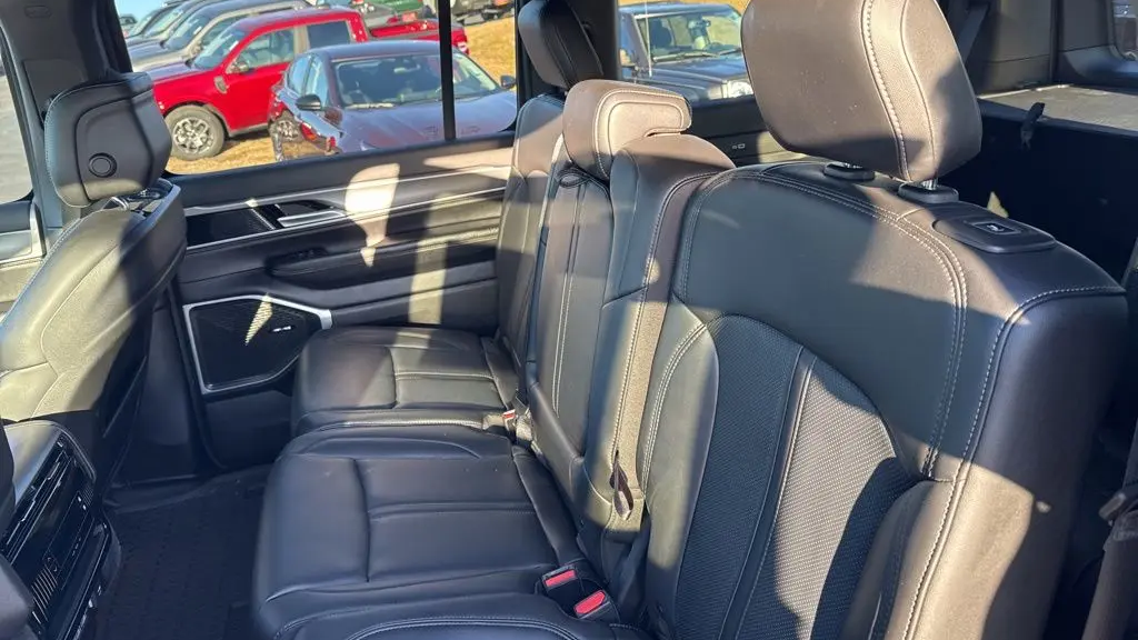 2025 Jeep Wagoneer Base
