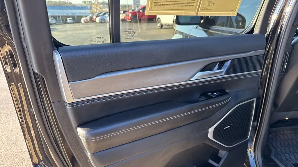 2025 Jeep Wagoneer Base