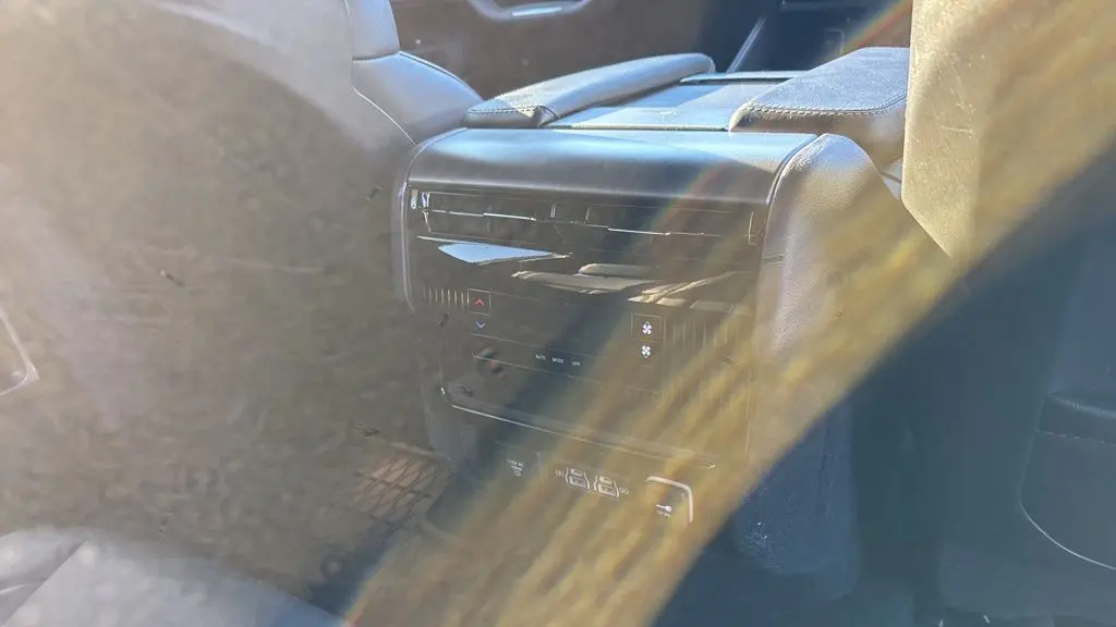 2025 Jeep Wagoneer Base