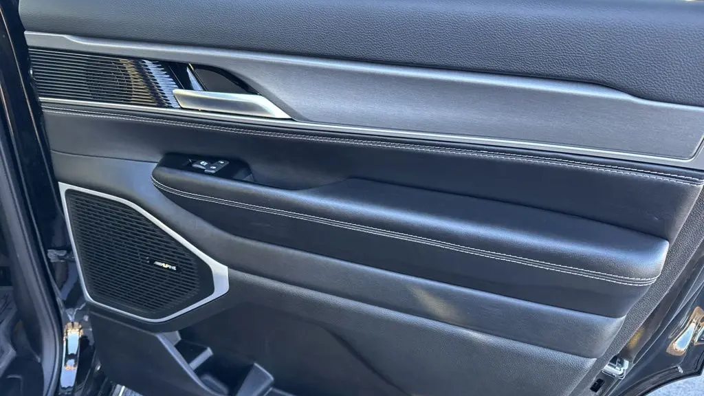 2025 Jeep Wagoneer Base