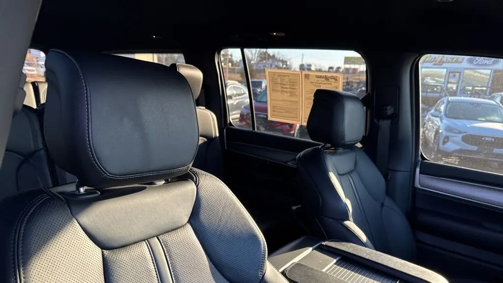 2025 Jeep Wagoneer Base