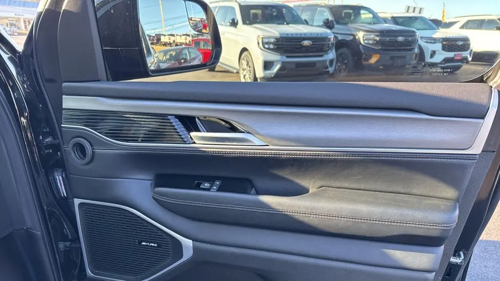 2025 Jeep Wagoneer Base