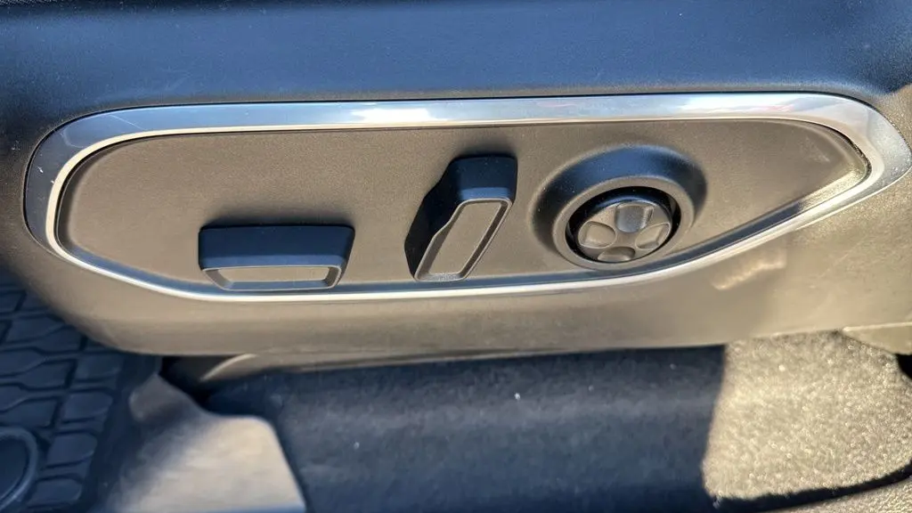 2025 Jeep Wagoneer Base