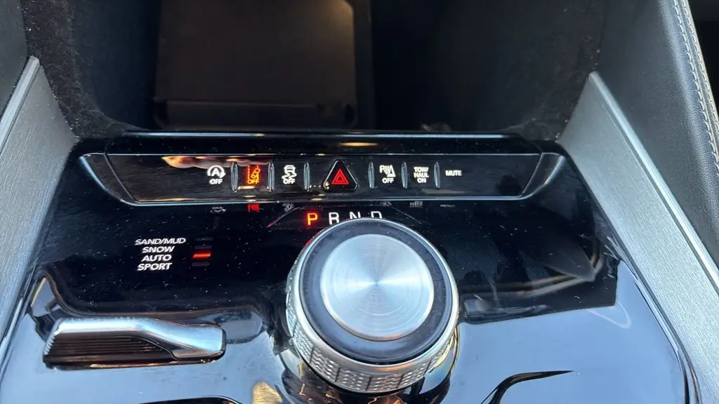 2025 Jeep Wagoneer Base