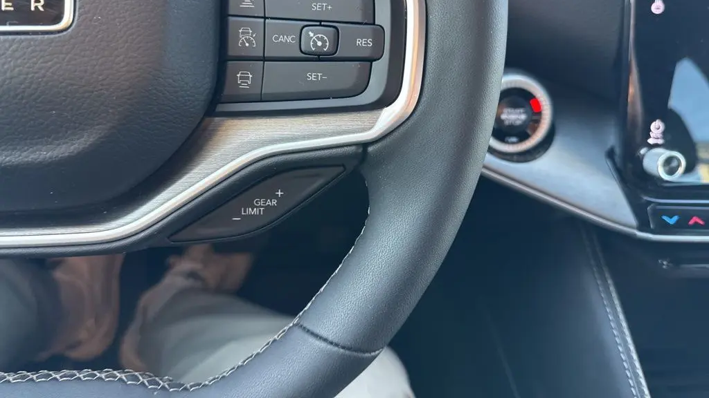 2025 Jeep Wagoneer Base
