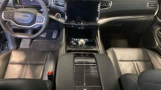 2023 Jeep Wagoneer Base