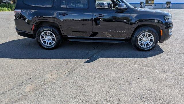 2024 Jeep Wagoneer Base