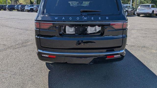 2024 Jeep Wagoneer Base