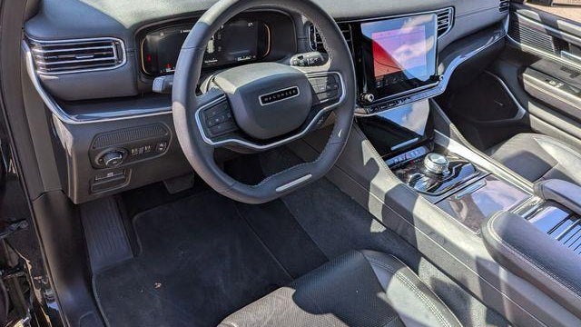 2024 Jeep Wagoneer Base