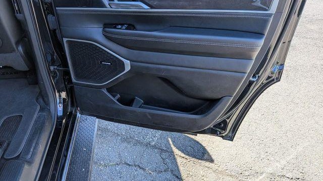2024 Jeep Wagoneer Base