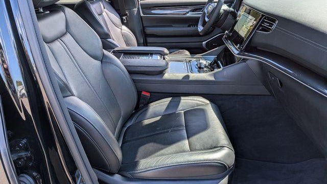 2024 Jeep Wagoneer Base