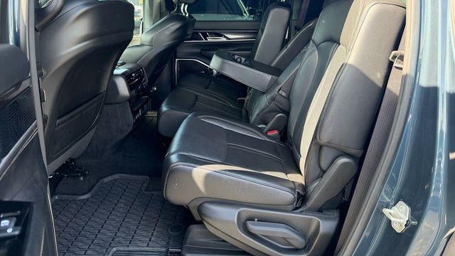 2023 Jeep Wagoneer Base