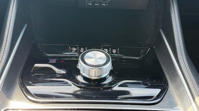 2023 Jeep Wagoneer Base