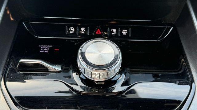 2023 Jeep Wagoneer Base