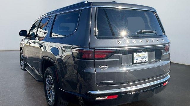 2023 Jeep Wagoneer Base