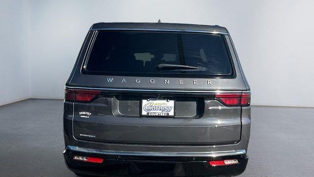 2023 Jeep Wagoneer Base