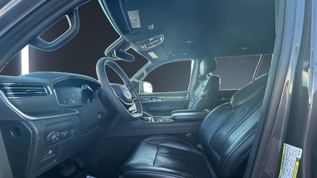 2023 Jeep Wagoneer Base