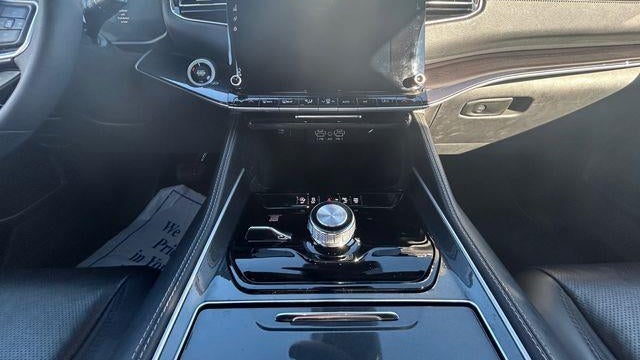 2023 Jeep Wagoneer Base