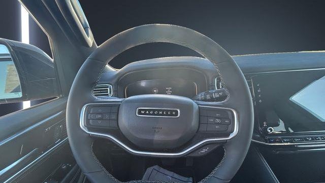 2023 Jeep Wagoneer Base