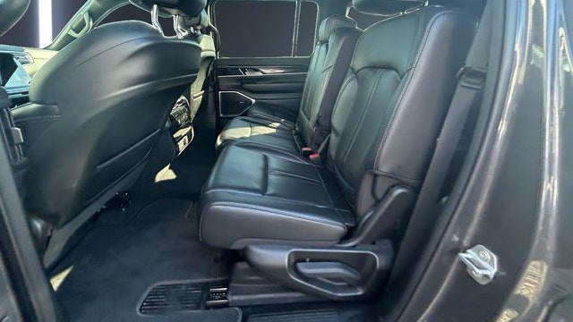 2023 Jeep Wagoneer Base