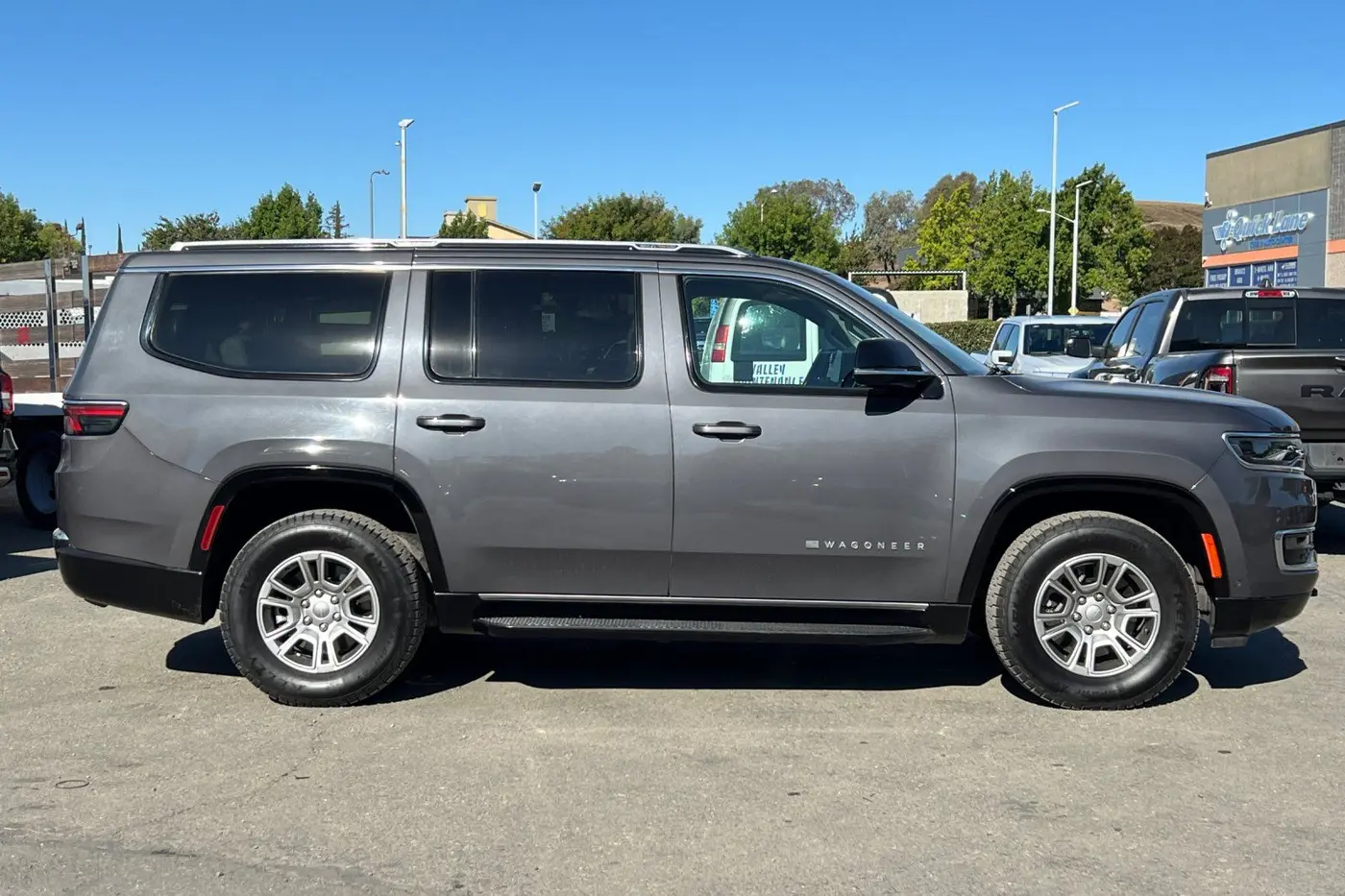 2024 Jeep Wagoneer - $42,275