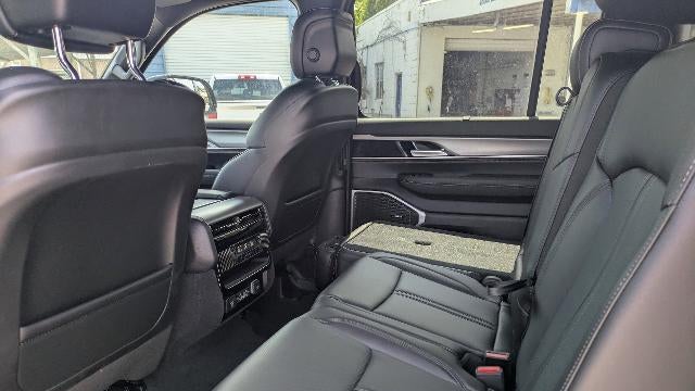 2025 Jeep Wagoneer Base