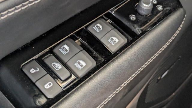 2025 Jeep Wagoneer Base