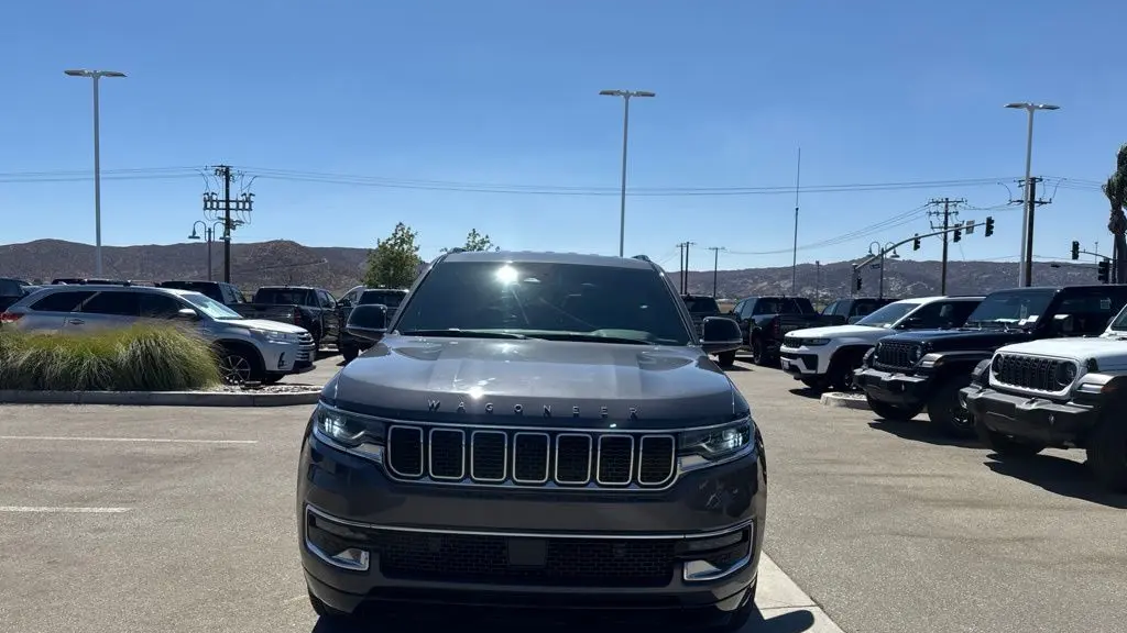 2023 Jeep Wagoneer Base