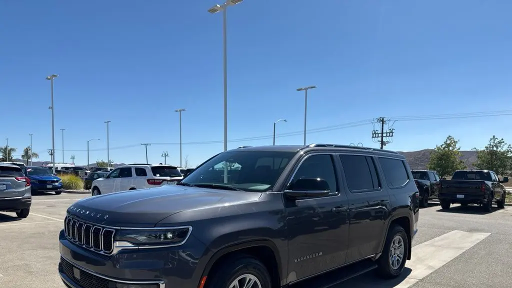 2023 Jeep Wagoneer Base