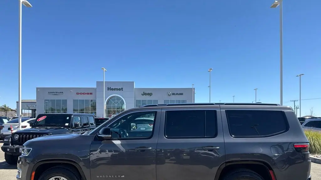 2023 Jeep Wagoneer Base