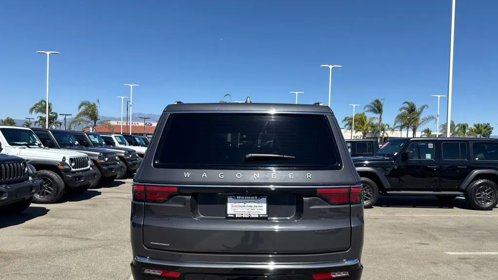 2023 Jeep Wagoneer Base