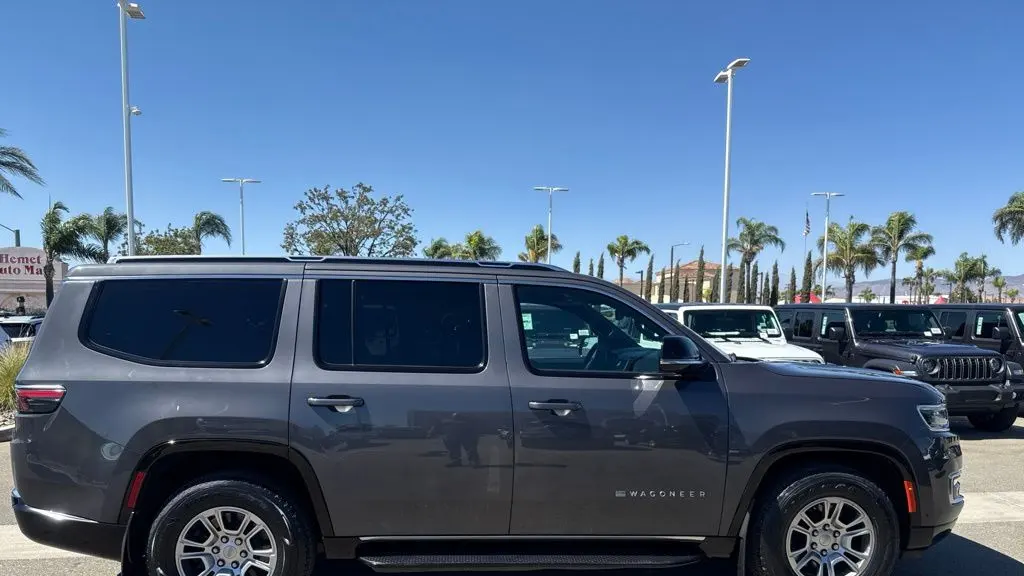 2023 Jeep Wagoneer Base