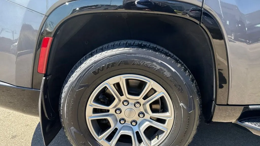 2023 Jeep Wagoneer Base