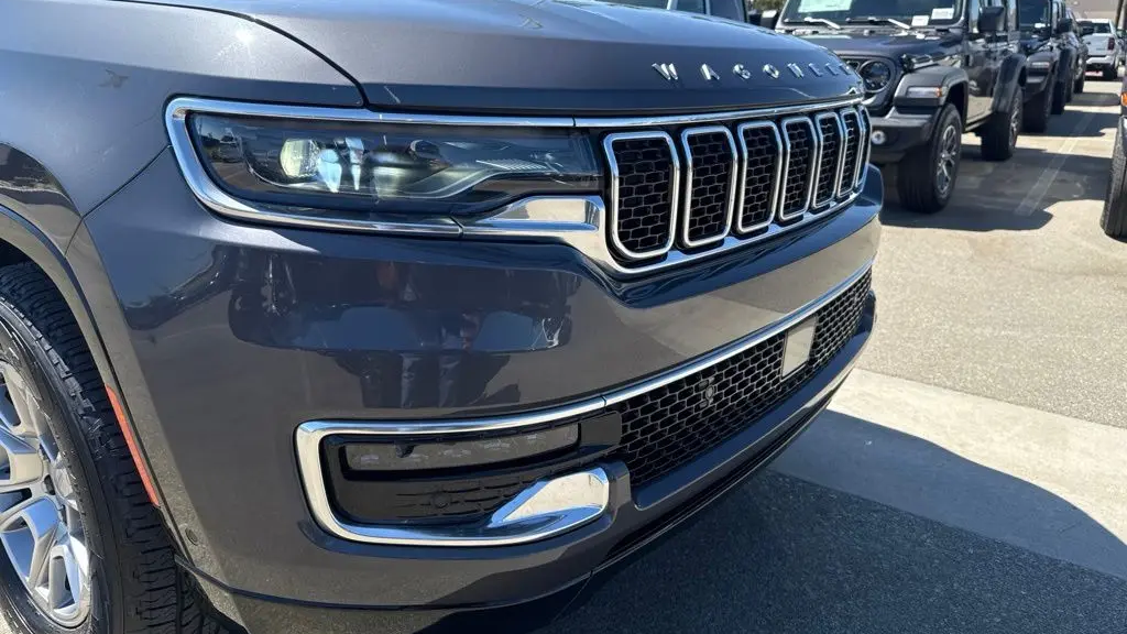 2023 Jeep Wagoneer Base