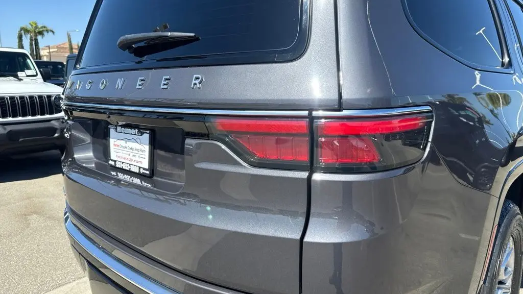 2023 Jeep Wagoneer Base