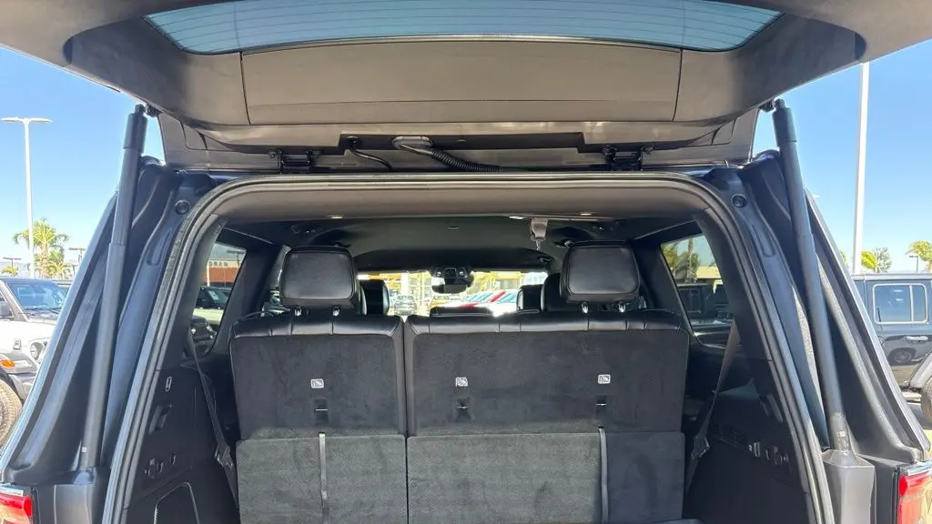 2023 Jeep Wagoneer Base