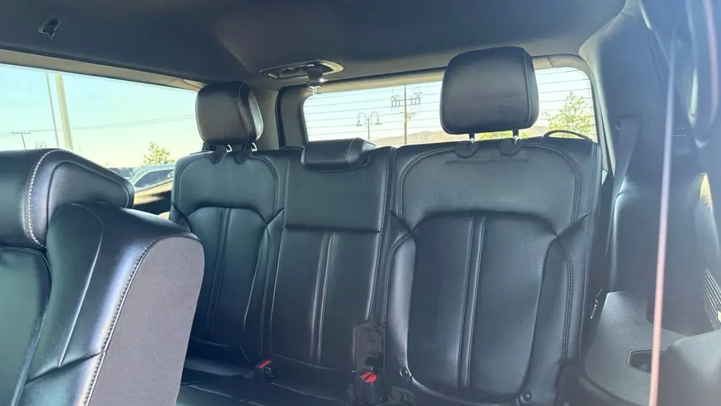 2023 Jeep Wagoneer Base
