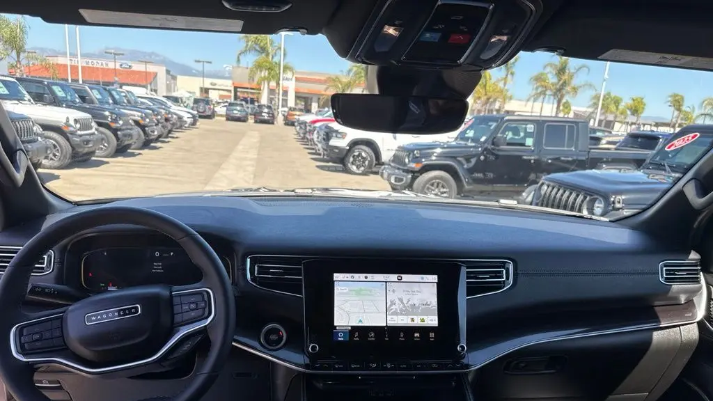 2023 Jeep Wagoneer Base