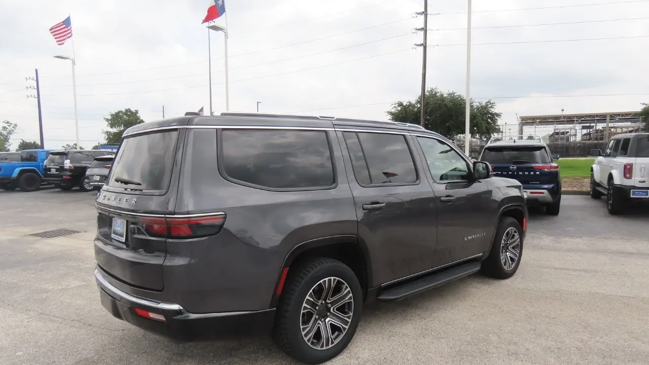 2024 Jeep Wagoneer Base