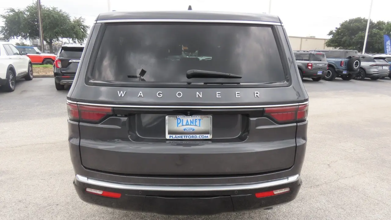2024 Jeep Wagoneer Base