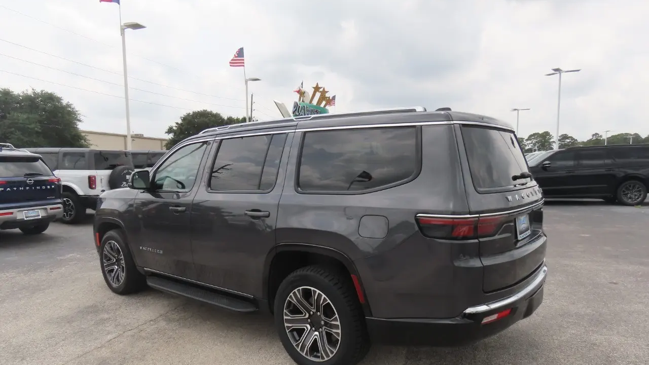 2024 Jeep Wagoneer Base