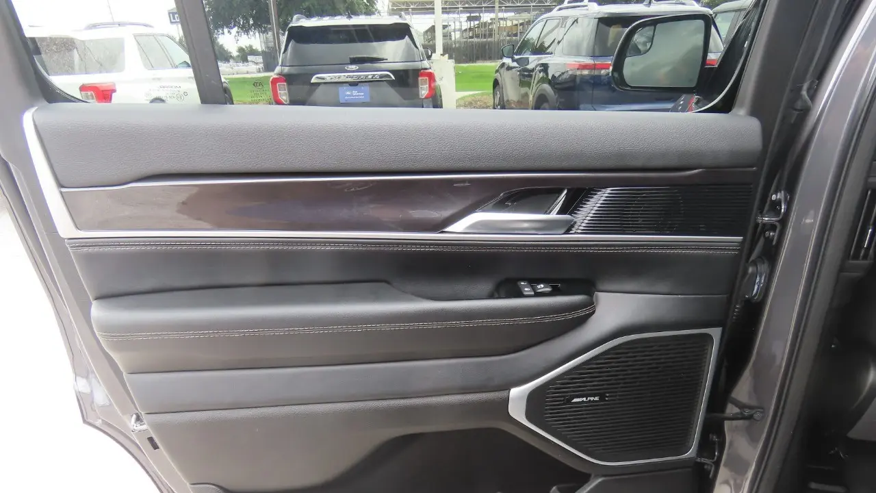2024 Jeep Wagoneer Base