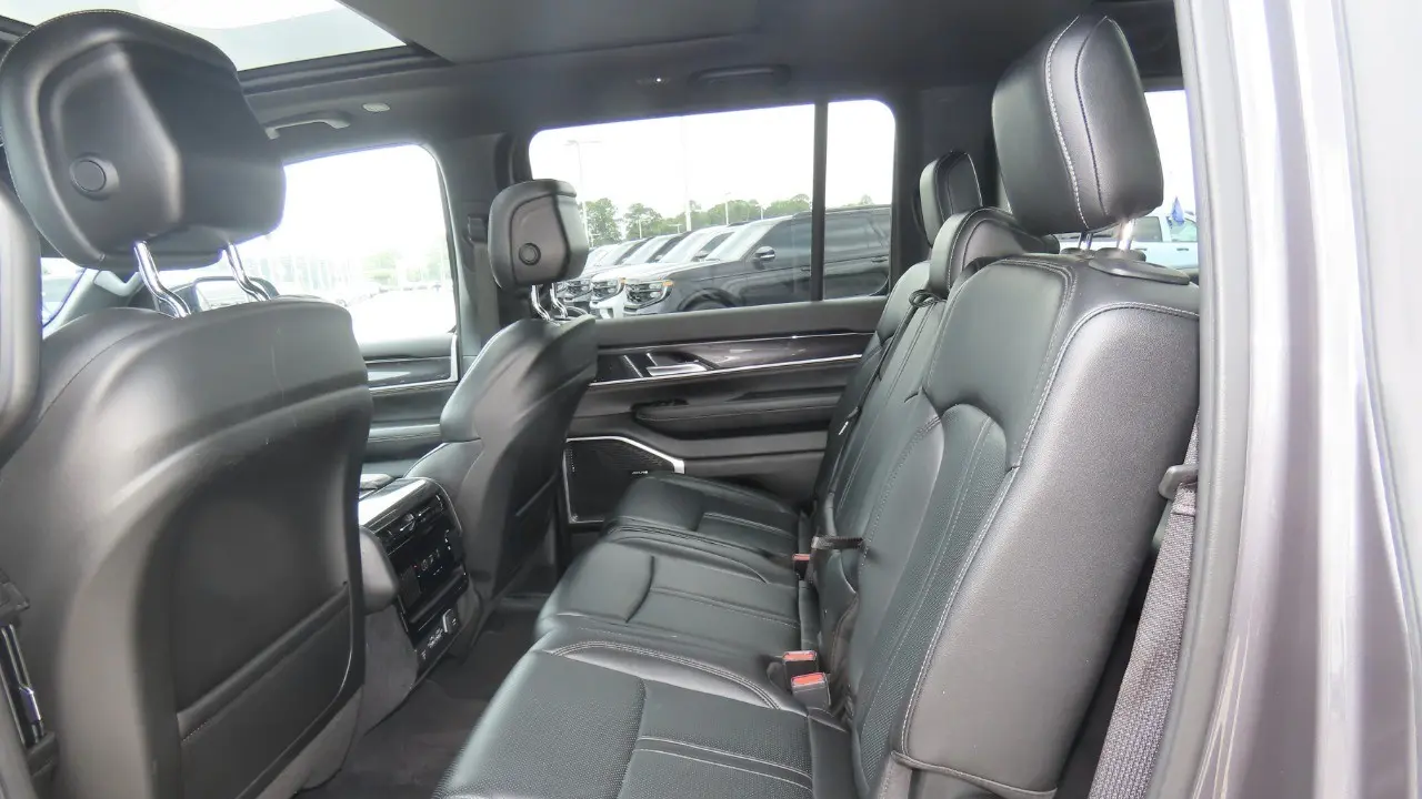 2024 Jeep Wagoneer Base