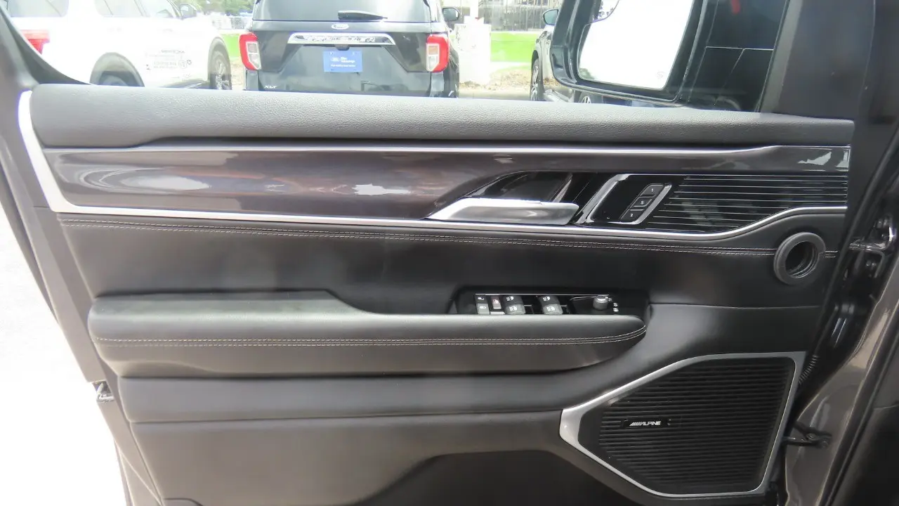 2024 Jeep Wagoneer Base